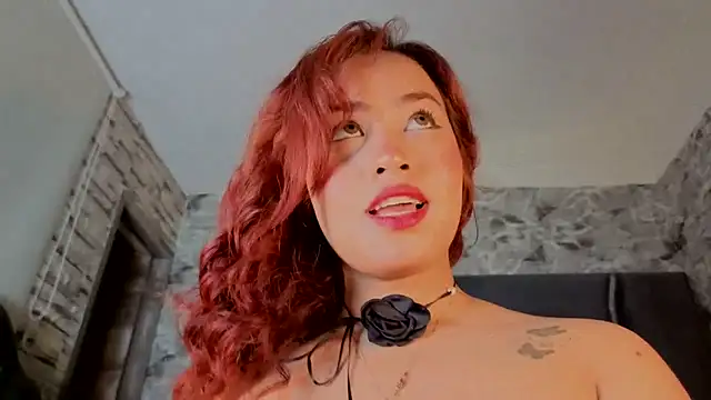 Estrella05  online show from October 12, 2025, 4:44 am