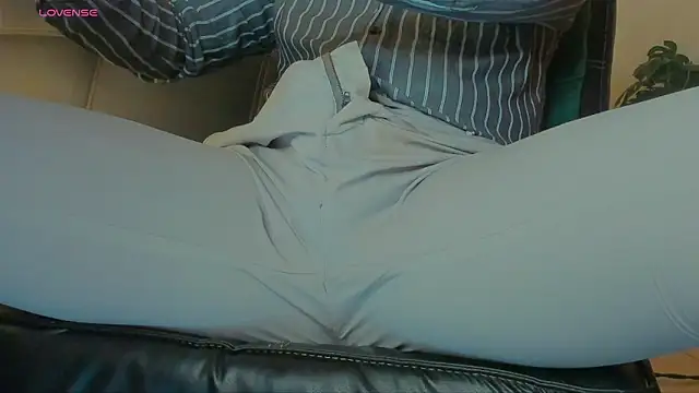 Snapshot of MrLonely02 chatting on January 3, 2025, 4:22 am MrLonely02 online show from January 3, 2025, 4:22 am