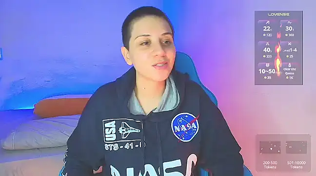 Snapshot of aron_wi chatting on December 17, 2024, 10:32 pm aron wi online show from December 17, 2024, 10:32 pm