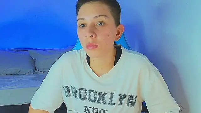 Snapshot of aron_wi chatting on January 12, 2025, 11:04 pm aron wi online show from January 12, 2025, 11:04 pm