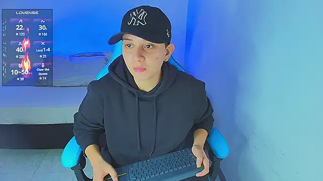 Snapshot of aron_wi chatting on January 13, 2025, 9:31 pm aron wi online show from January 13, 2025, 9:31 pm