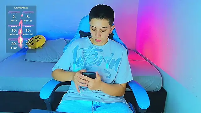 Snapshot of aron_wi chatting on January 19, 2025, 11:10 pm aron wi online show from January 19, 2025, 11:10 pm