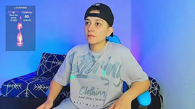 Snapshot of aron_wi chatting on January 22, 2025, 9:10 pm aron wi online show from January 22, 2025, 9:10 pm