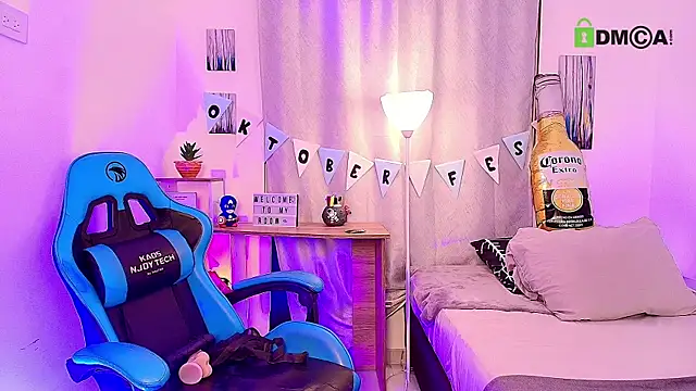 Snapshot of aron_wi chatting on October 1, 2025, 12:11 pm aron wi online show from October 1, 2025, 12:11 pm