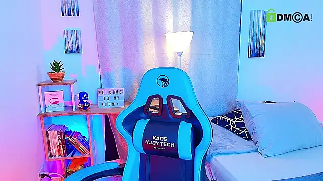 Snapshot of aron_wi chatting on October 9, 2025, 12:03 pm aron wi online show from October 9, 2025, 12:03 pm