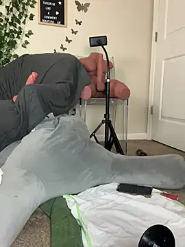 butterflybootyy online show from December 14, 2024, 7:29 am