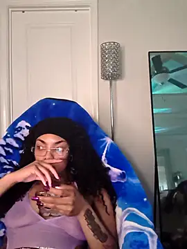 Snapshot of butterflybootyy chatting on May 19, 2026, 12:16 am butterflybootyy online show from May 19, 2026, 12:16 am