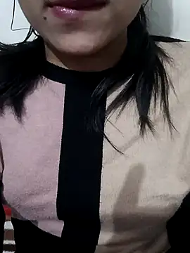 Snapshot of Riyu_05 chatting on January 23, 2025, 6:39 am Riyu 05 online show from January 23, 2025, 6:39 am