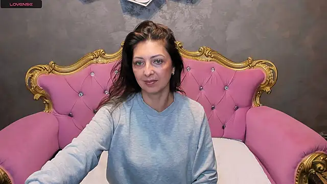Snapshot of DivinSandra chatting on May 5, 2026, 6:10 am DivinSandra online show from May 5, 2026, 6:10 am