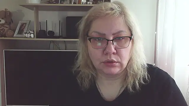 Snapshot of AngelinaGlam chatting on January 10, 2025, 10:17 am AngelinaGlam online show from January 10, 2025, 10:17 am