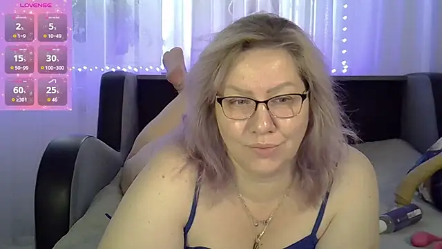 Snapshot of AngelinaGlam chatting on October 12, 2025, 10:58 am AngelinaGlam online show from October 12, 2025, 10:58 am