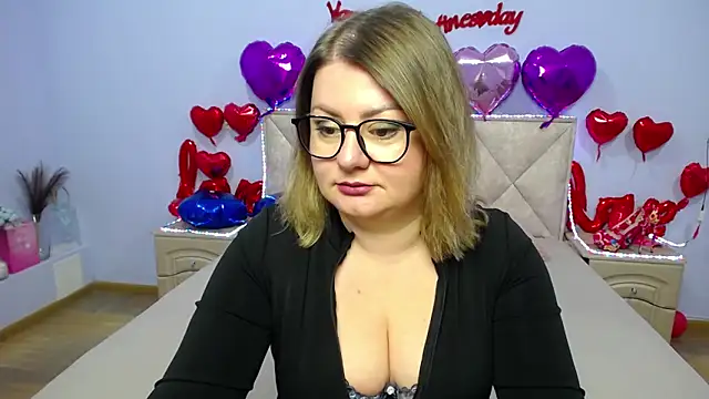 ZannaDreil online show from February 17, 2025, 6:48 pm