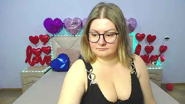 ZannaDreil online show from February 22, 2025, 7:03 pm