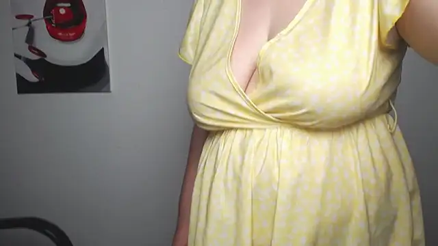ZannaDreil online show from May 27, 2026, 1:57 am