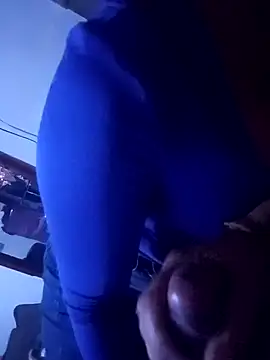 SINUECASTILLO online show from February 13, 2025, 4:39 pm