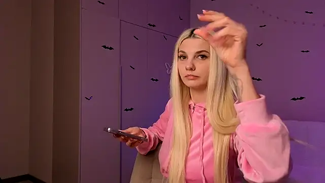 LoveLuna  online show from October 16, 2025, 4:08 pm