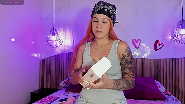 MelaniieRoux online show from February 20, 2025, 6:02 pm