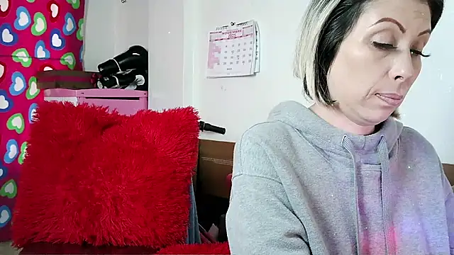 alixia81 online show from November 8, 2025, 7:45 pm