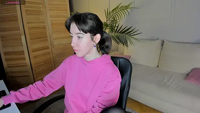 Belle Via online show from February 28, 2025, 2:20 am