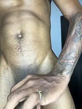 AaronCruz  online show from February 9, 2025, 6:33 am