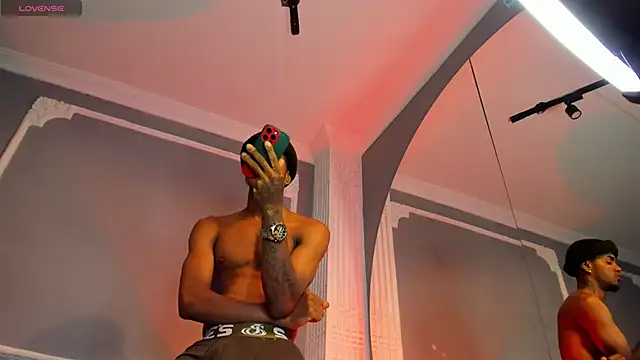 AaronCruz  online show from September 10, 2025, 1:22 pm