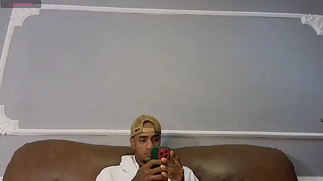 AaronCruz  online show from September 16, 2025, 1:01 pm