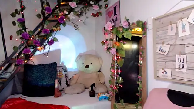 luna sky83 online show from March 19, 2026, 8:07 am