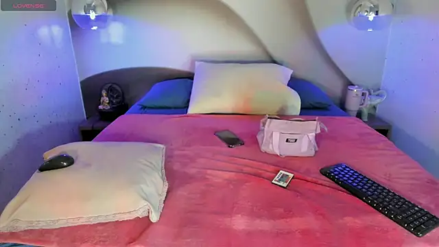 LottiCarter online show from April 4, 2026, 7:55 pm