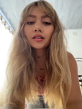 amanda-medrano1 online show from March 4, 2026, 2:12 pm