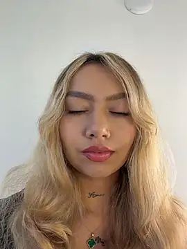 amanda-medrano1 online show from July 28, 2026, 2:35 pm