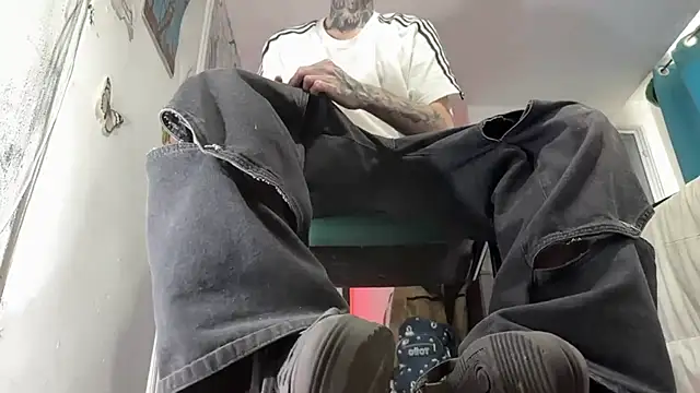 Snapshot of Saturno_v chatting on January 10, 2025, 10:28 am Saturno v online show from January 10, 2025, 10:28 am