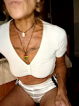 Snapshot of sabinytahot chatting on February 19, 2025, 5:38 am sabinytahot online show from February 19, 2025, 5:38 am