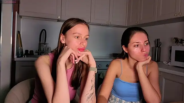 fcjuicy pussy online show from October 9, 2025, 12:25 pm