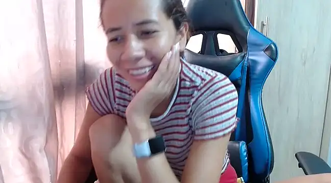 Snapshot of Erotic_latina chatting on February 15, 2025, 12:43 pm Erotic latina online show from February 15, 2025, 12:43 pm