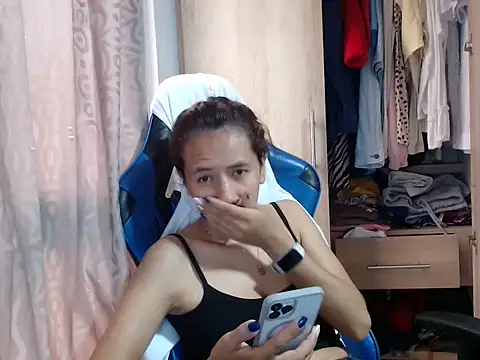 Snapshot of Erotic_latina chatting on February 27, 2025, 12:13 pm Erotic latina online show from February 27, 2025, 12:13 pm