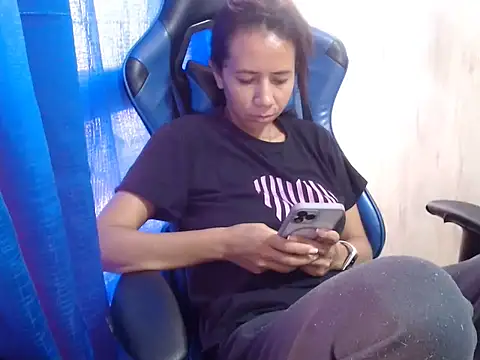 Snapshot of Erotic_latina chatting on March 19, 2025, 12:45 pm Erotic latina online show from March 19, 2025, 12:45 pm