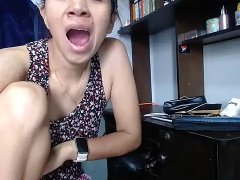 Snapshot of Erotic_latina chatting on November 6, 2025, 12:06 pm Erotic latina online show from November 6, 2025, 12:06 pm