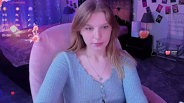 Snapshot of KarambaMoon chatting on July 5, 2026, 9:00 pm KarambaMoon online show from July 5, 2026, 9:00 pm