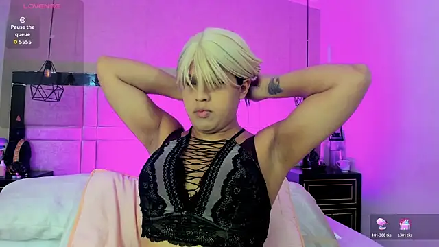 kimCosseyy online show from April 18, 2026, 3:43 am