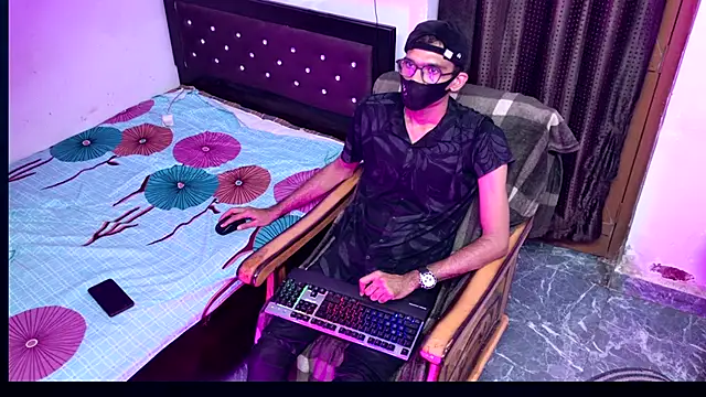 Snapshot of Habibi_big_b chatting on September 24, 2025, 7:39 pm Habibi big b online show from September 24, 2025, 7:39 pm