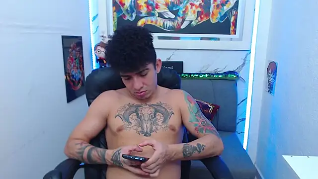 targuerian22 online show from October 30, 2025, 4:36 am