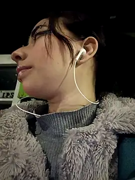 hanna  azumi online show from February 21, 2025, 10:17 am