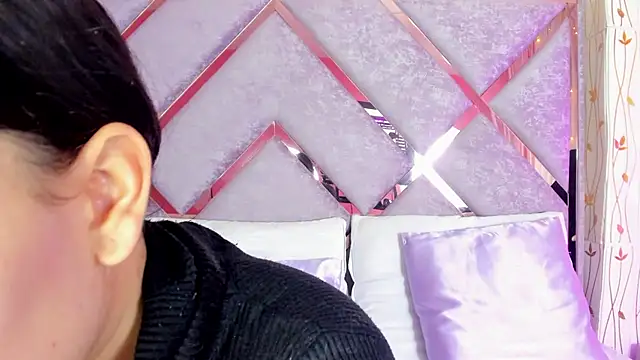 hanna  azumi online show from March 7, 2025, 3:08 am