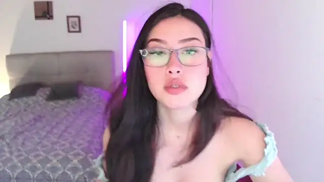 Snapshot of Emilyswan04 chatting on September 24, 2025, 6:33 pm Emilyswan04 online show from September 24, 2025, 6:33 pm