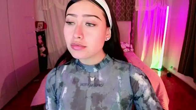 Emilyswan04 online show from January 17, 2026, 2:49 am