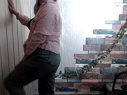 DaniellaKiss online show from October 1, 2025, 9:48 am