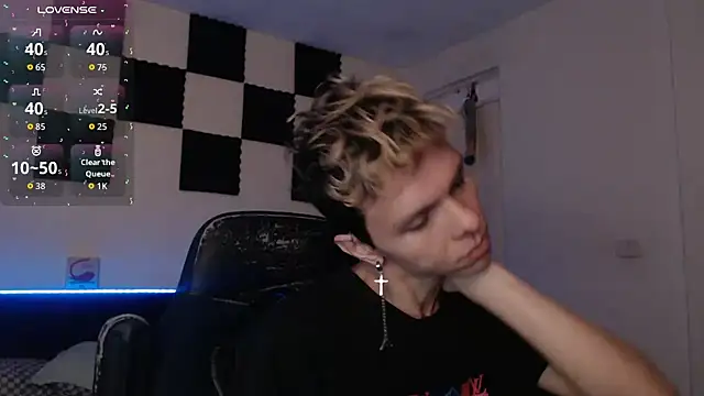 bryamado69 online show from September 18, 2025, 2:13 am