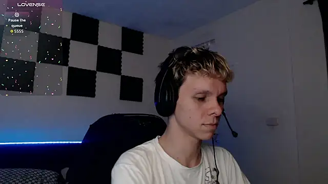 bryamado69 online show from September 24, 2025, 1:20 am