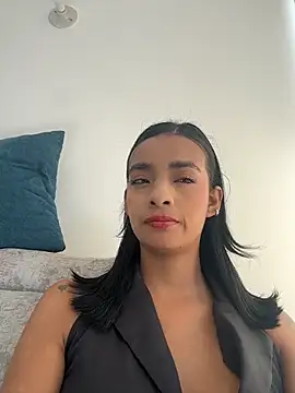Snapshot of Laura_fernandezII chatting on May 23, 2026, 7:29 pm Laura fernandezII online show from May 23, 2026, 7:29 pm