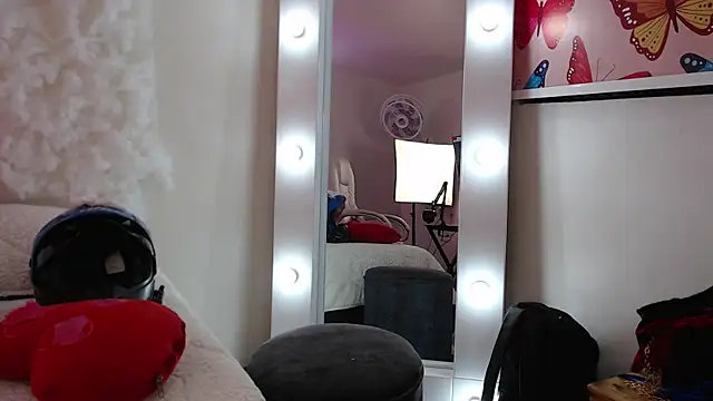  sharlotte777 online show from February 14, 2025, 1:08 pm